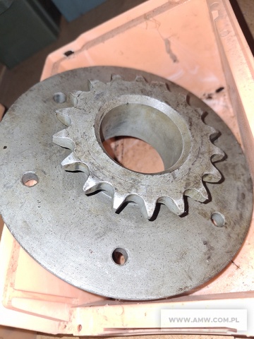 Części zamienne i akcesoria do podnośników spalinowych typu RAK - pakiet zawierający 86 poz. asort. (wg oddzielnego wykazu), w tym m.in.: bęben hamulcowy, obudowa mechanizmu różnicowego, piasty, pompy zębate, rozdzielacze RBS, zwrotnice itp. 